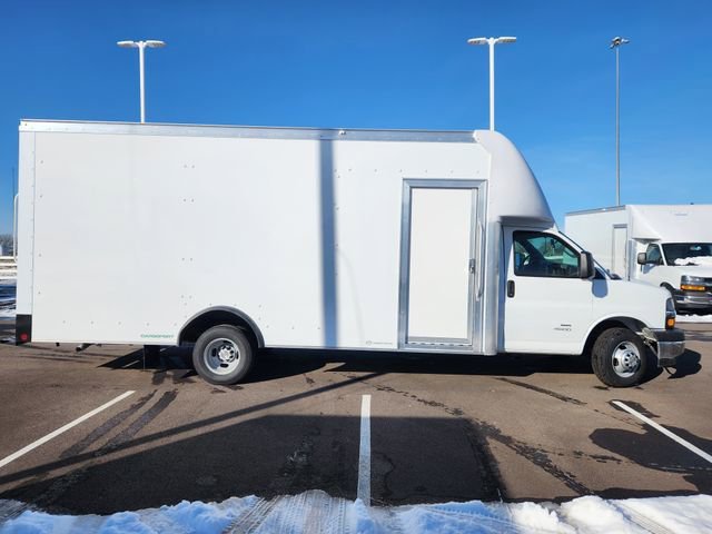 New 2026 Summit White Chevrolet 2WT image 9