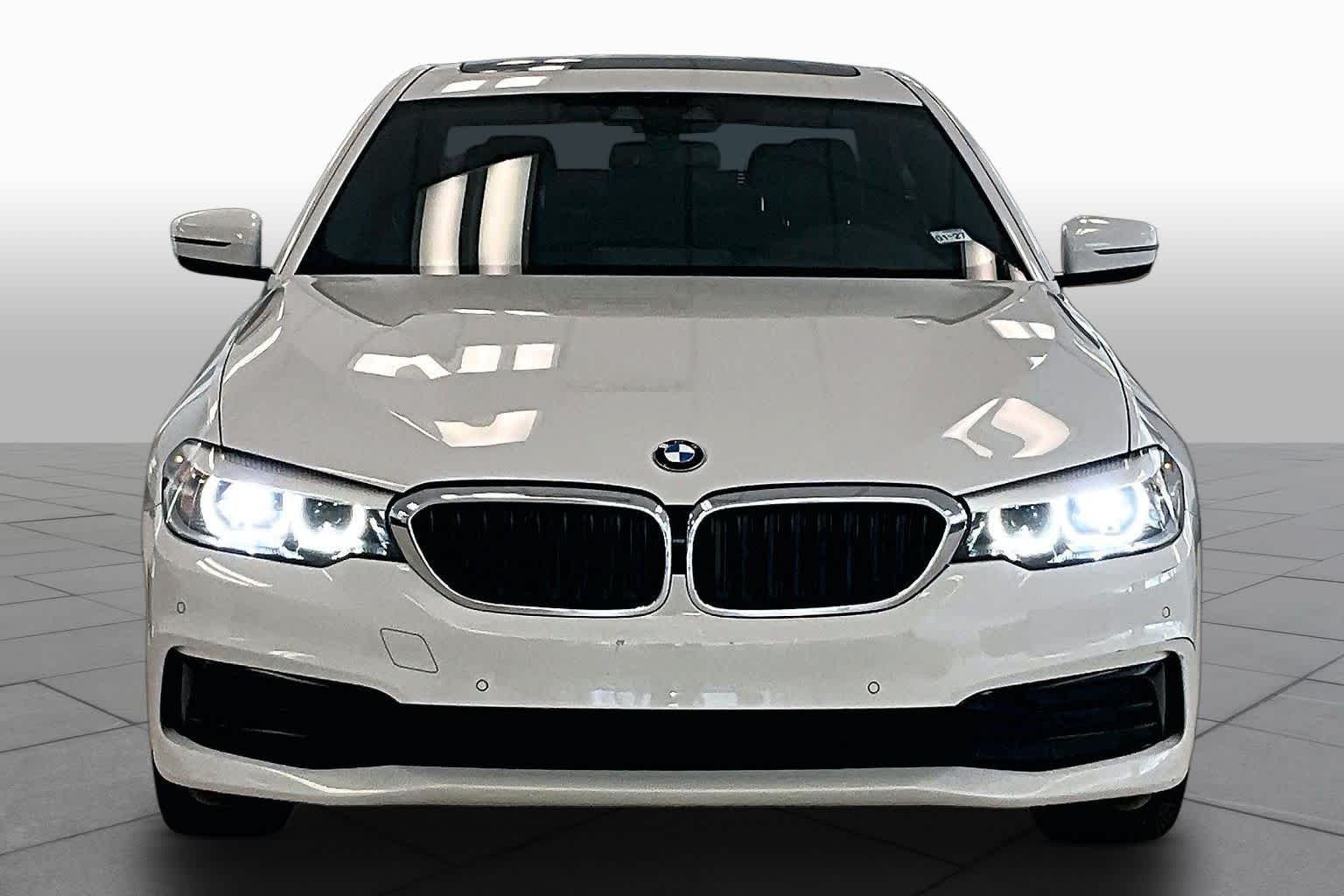 Used 2019 Alpine White BMW 540i image 3