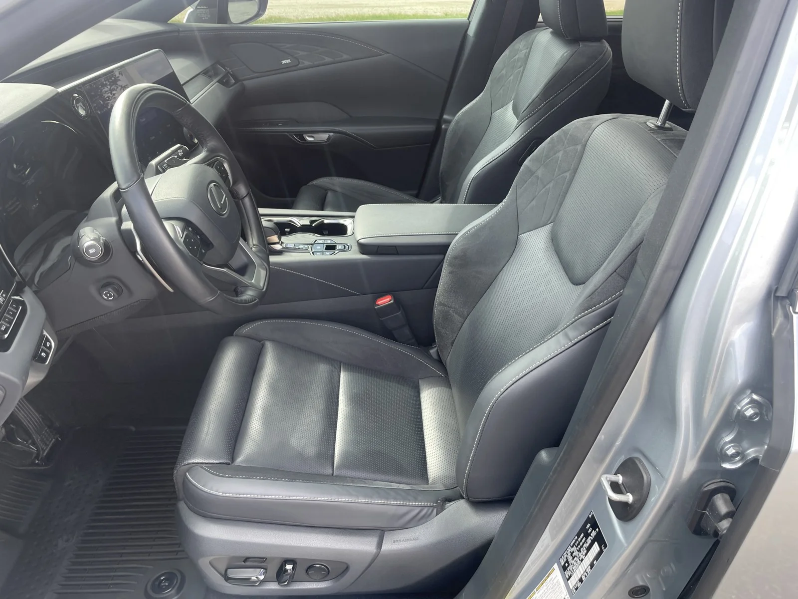 Used 2025 Iridium Lexus Luxury image 17