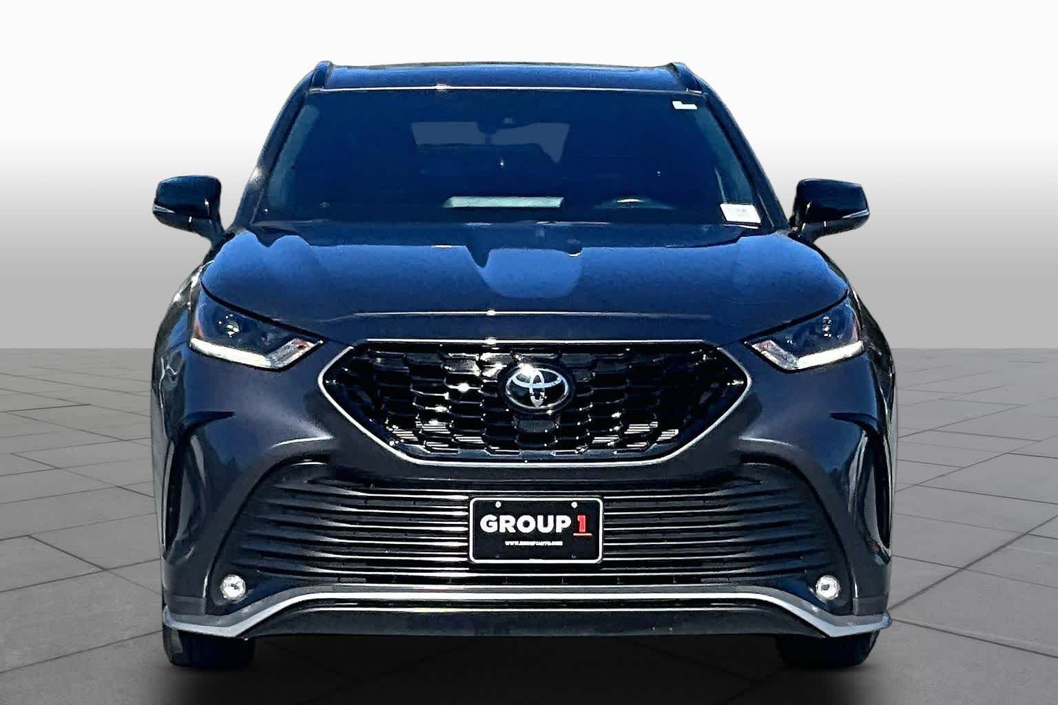 Used 2025 Magnetic Gray Metallic Toyota XSE image 4