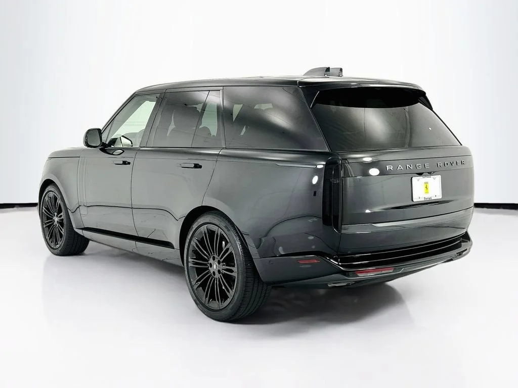 Used 2025 Santorini Black Metallic Land Rover SE image 7