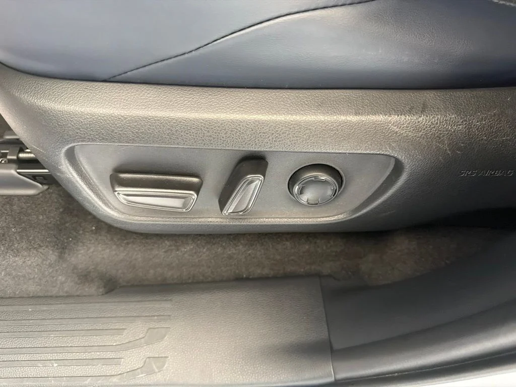 Used 2025 Cutting Edge Toyota Platinum image 27