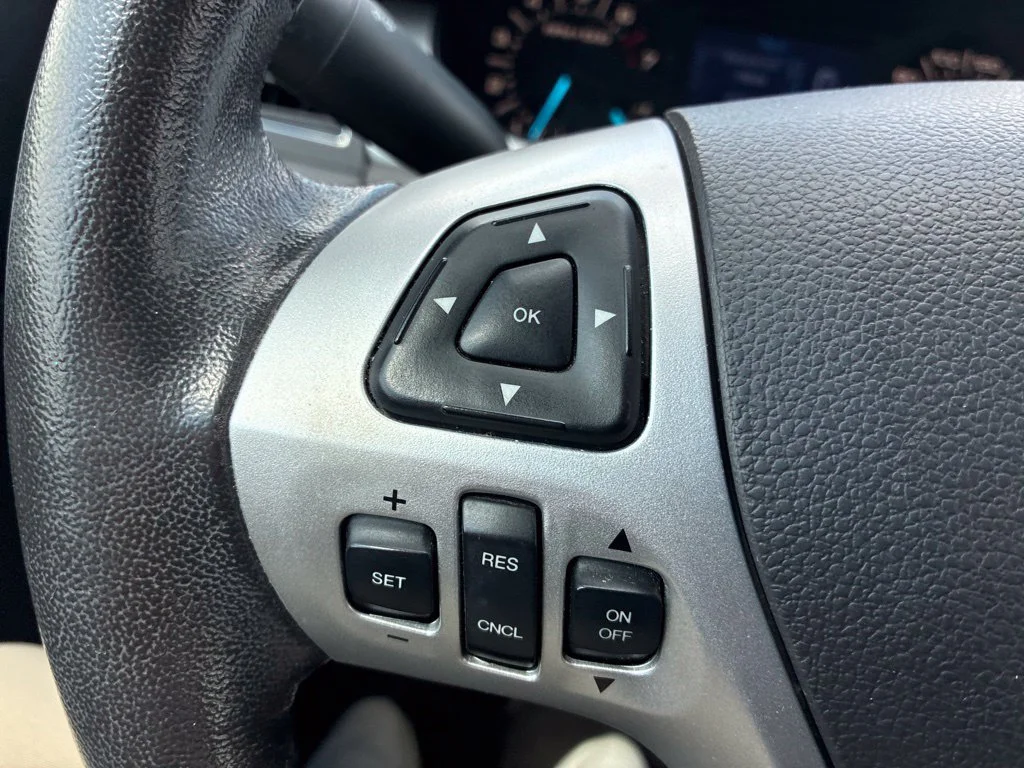 Used 2014  Ford SEL image 9