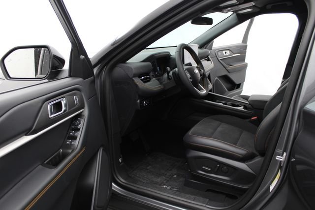 New 2026 Carbonized Gray Metallic Ford Tremor® image 13