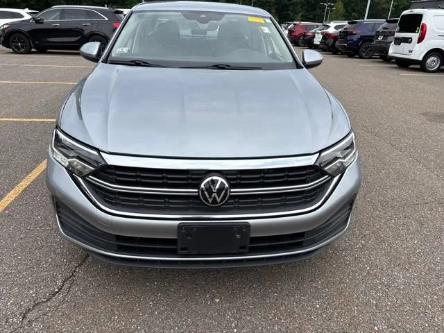 Used 2023 Silver Metallic Volkswagen SE image 2