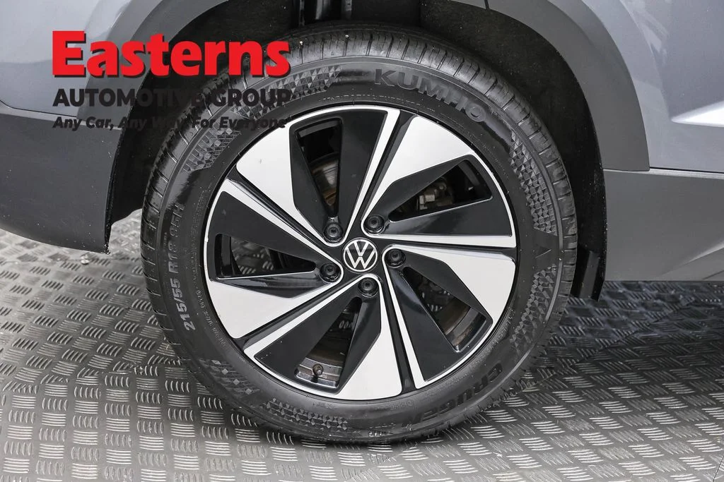 Used 2025 Gray Volkswagen 1.5T SE image 29