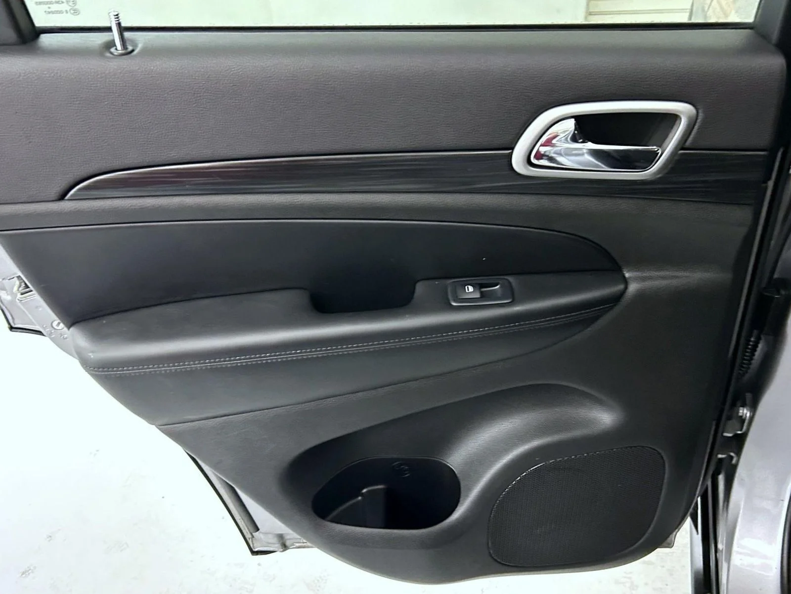 Used 2019 Silver Jeep Laredo E image 20