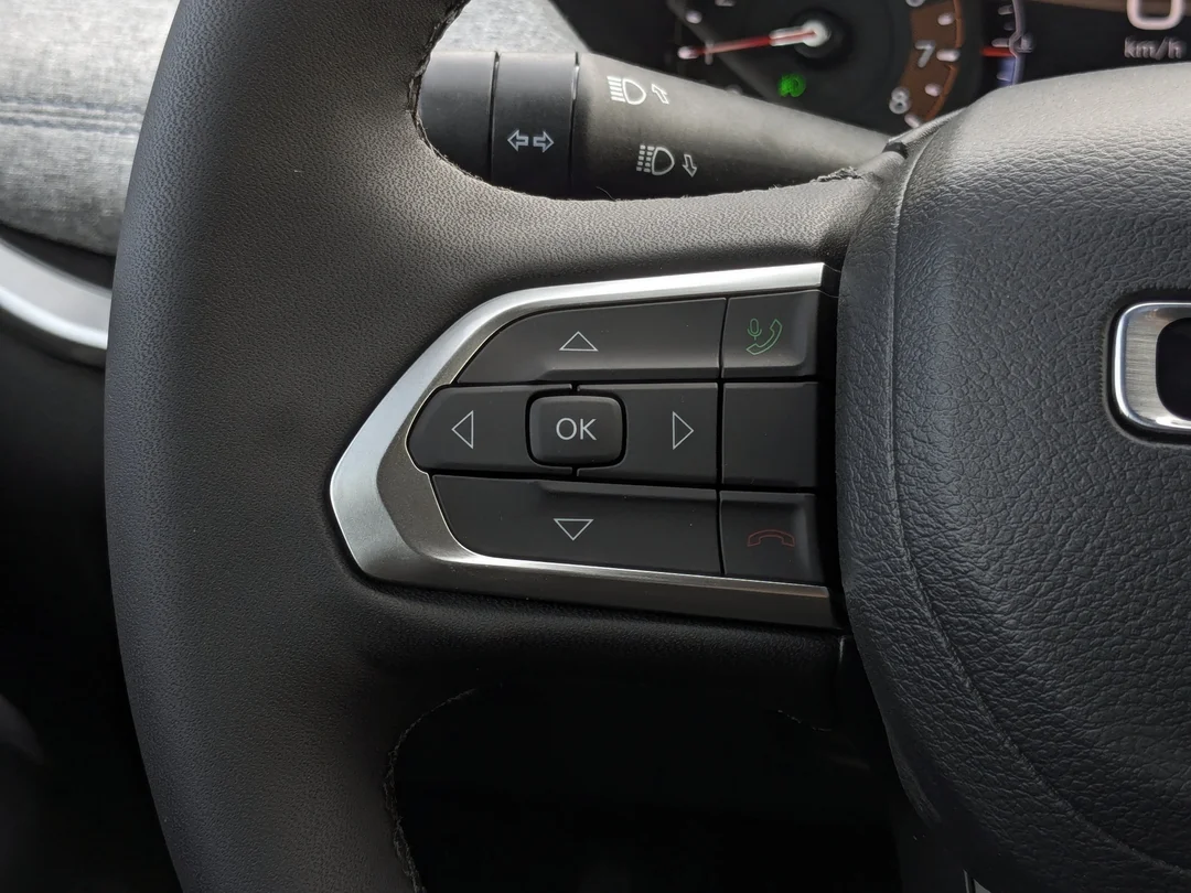 New 2025 Black Jeep North - - 4x4 - Heated seats - Forward Collision Warning & More! image 16
