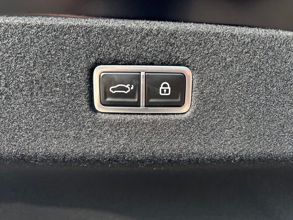 Used 2025 Black Hyundai SE image 15