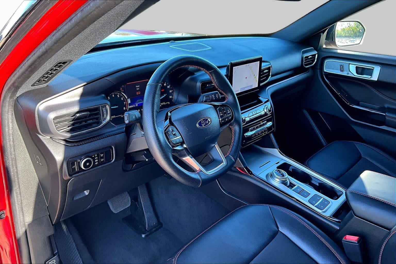 Used 2023 Rapid Red Metallic Tinted Clearcoat Ford ST-Line image 18