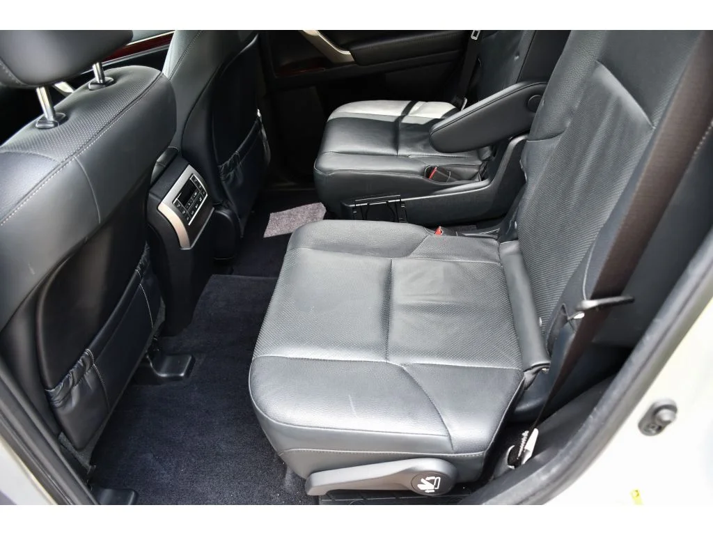 Used 2019 Silver Lining Metallic Lexus Premium image 16