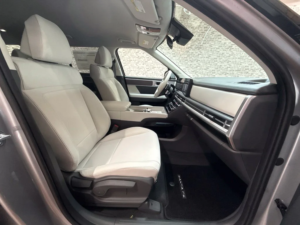 New 2027 Shimmering Silver Hyundai SE image 11