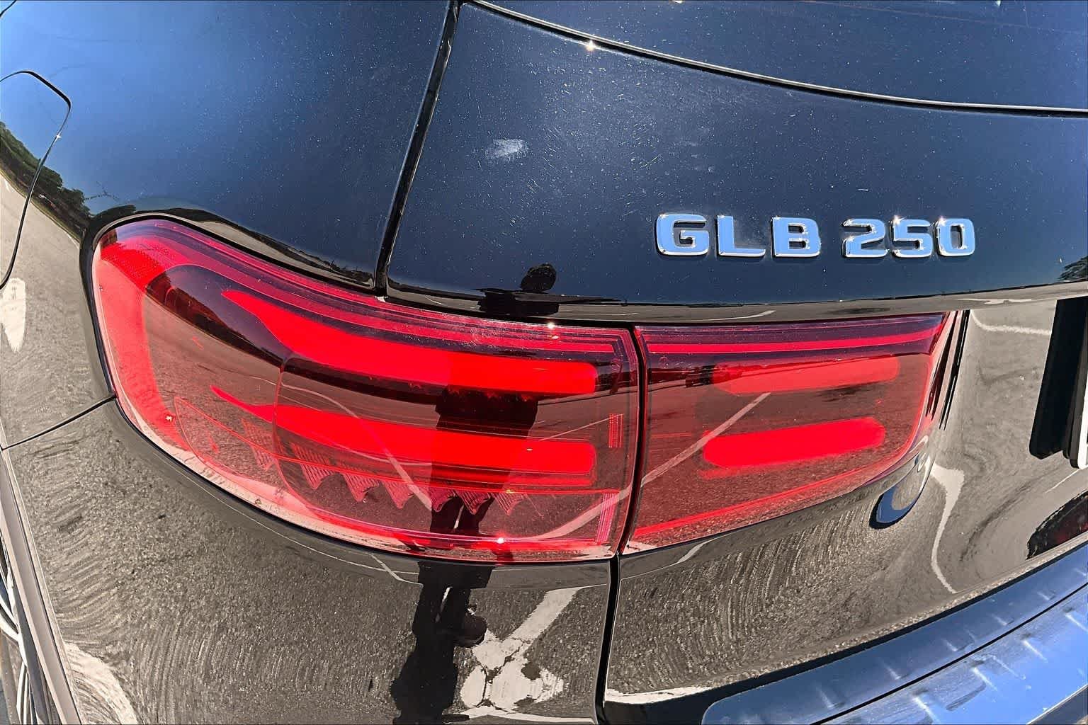 Used 2026 Night Black Mercedes-Benz GLB 250 image 29