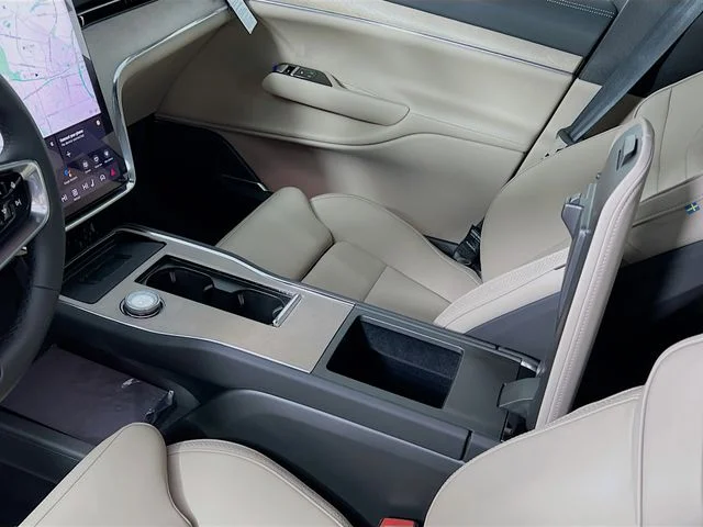 2025 Volvo EX90 Ultra - Photo 11