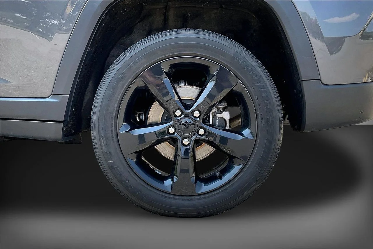 Used 2023 Gray Jeep Altitude X image 34