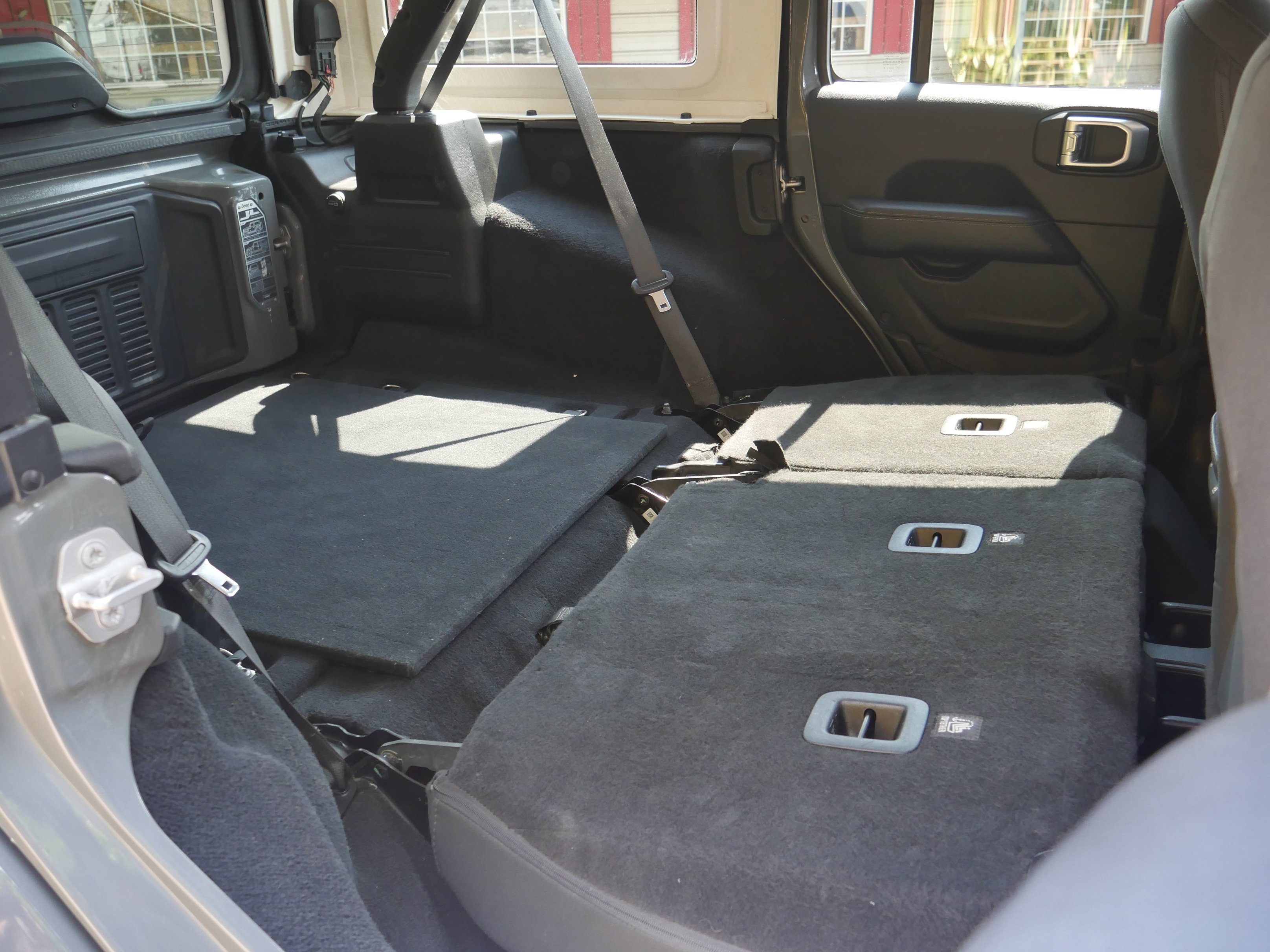 Used 2018 Sting Gray Clearcoat Jeep Sahara image 28