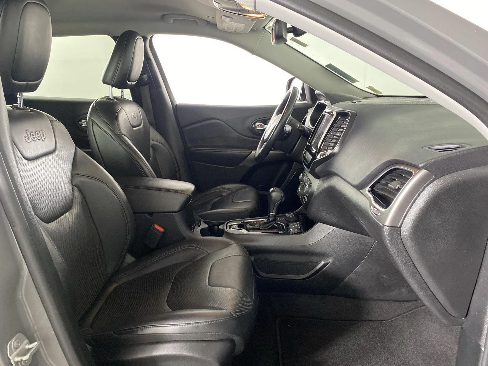 Used 2019 Sting-Gray Clearcoat Jeep Limited image 36