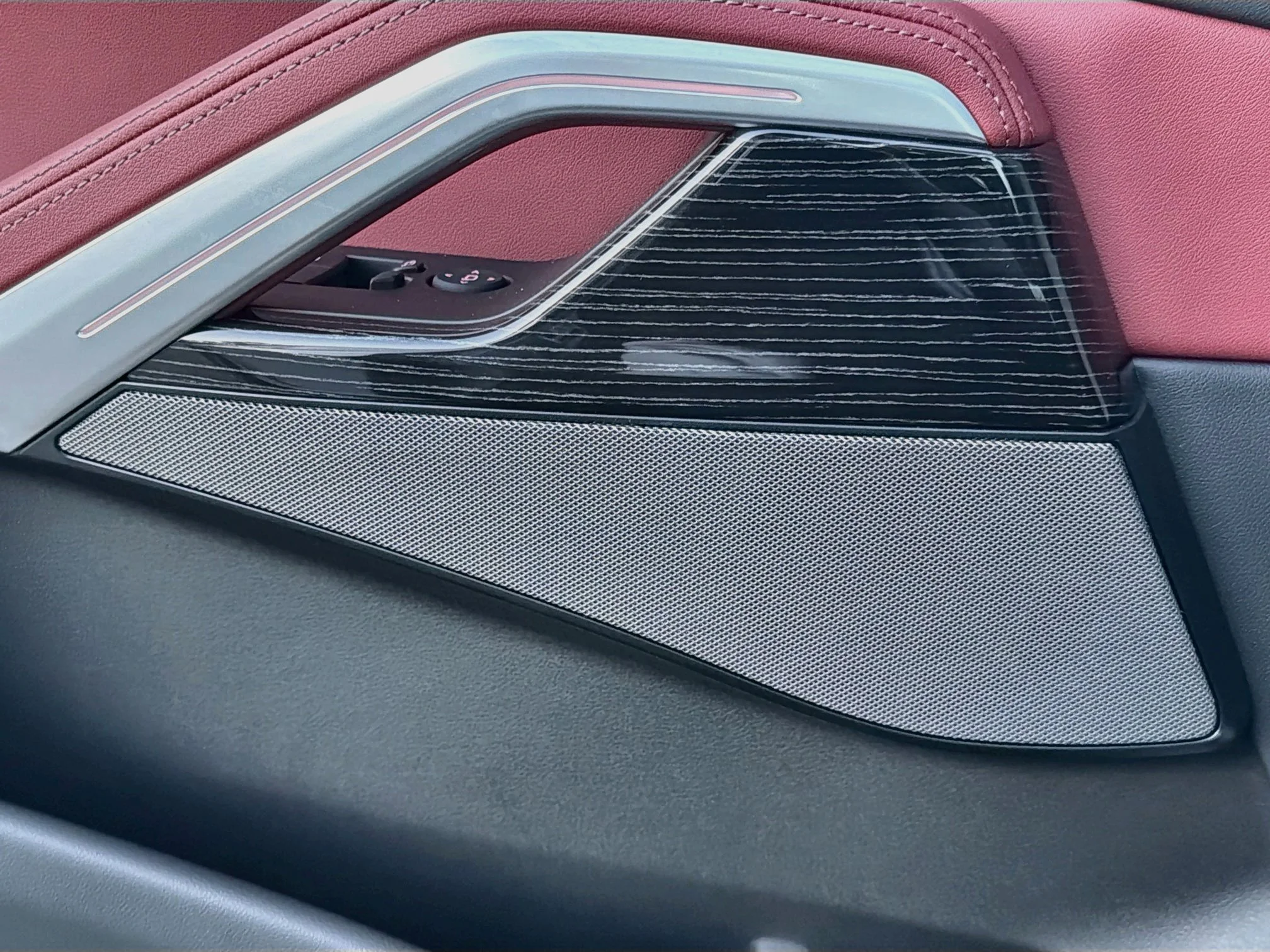 New 2027 Brooklyn Grey Metallic BMW xDrive40i image 23