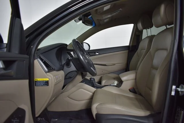 Used 2017 Black Hyundai SE Plus image 35