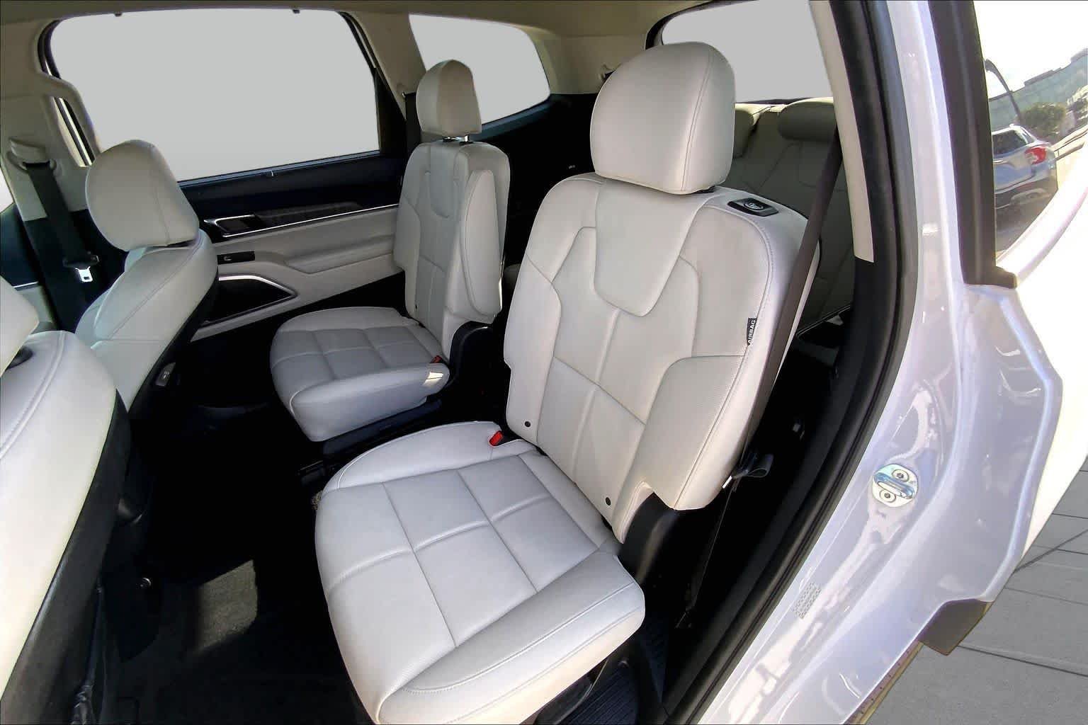 Used 2024 Glacial White Pearl Kia EX image 20