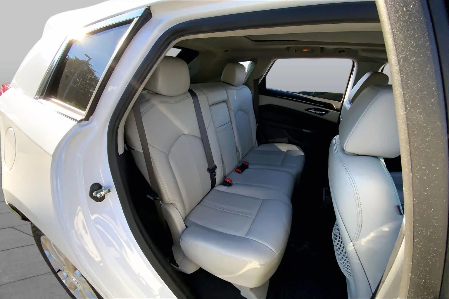Used 2015 Platinum Ice Tricoat Cadillac Performance Collection image 20