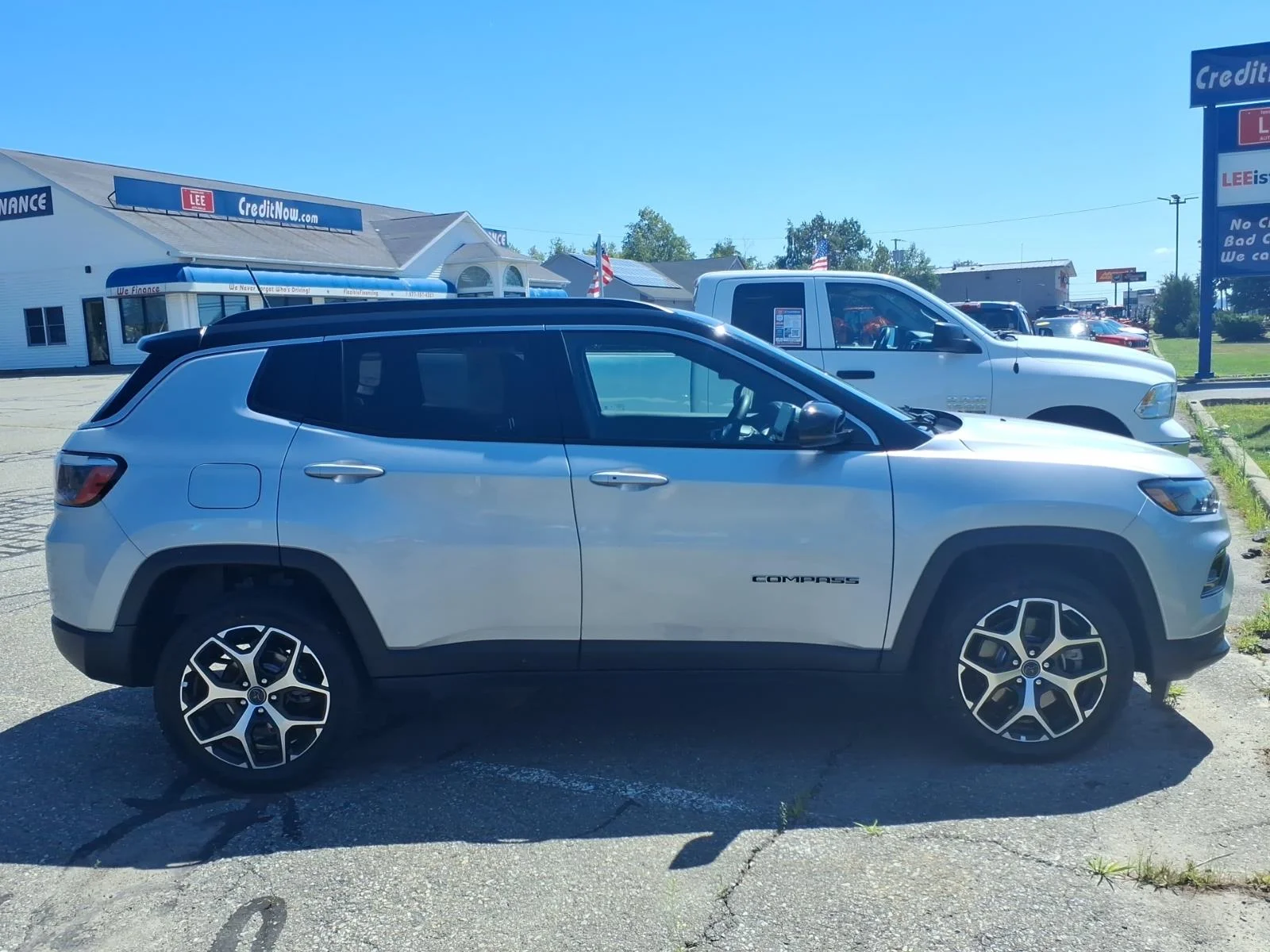 Used 2025 Silver Jeep Limited image 4