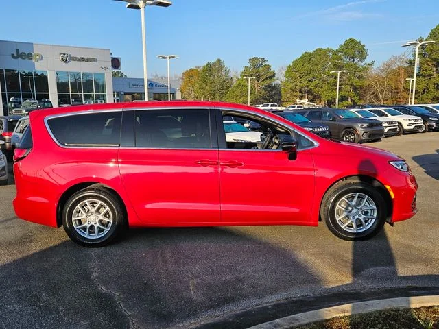 New 2026 Red Hot Pearl-Coat Exterior Paint Chrysler Select image 12