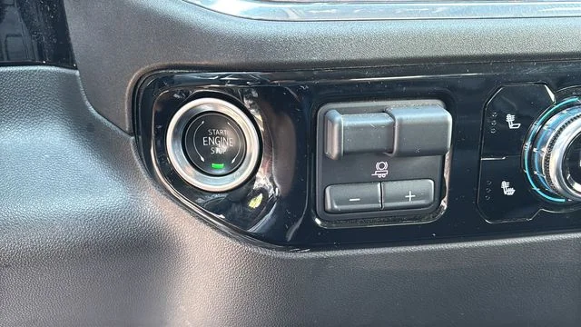 Used 2025 Black GMC SLT image 28
