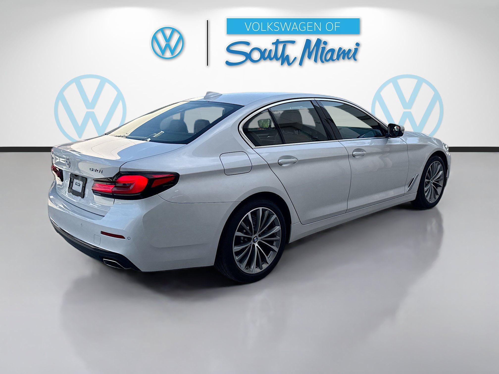 Used 2022 Mineral White Metallic BMW 530i xDrive image 7