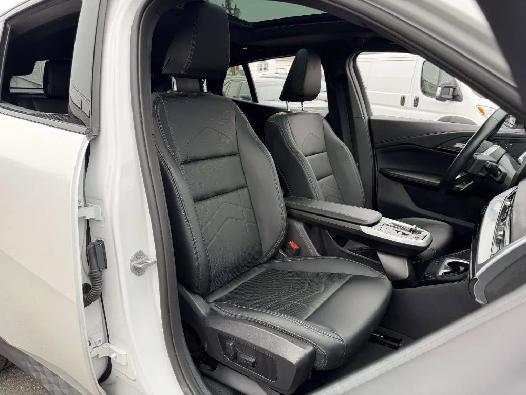 Used 2026 White BMW xDrive28i image 12