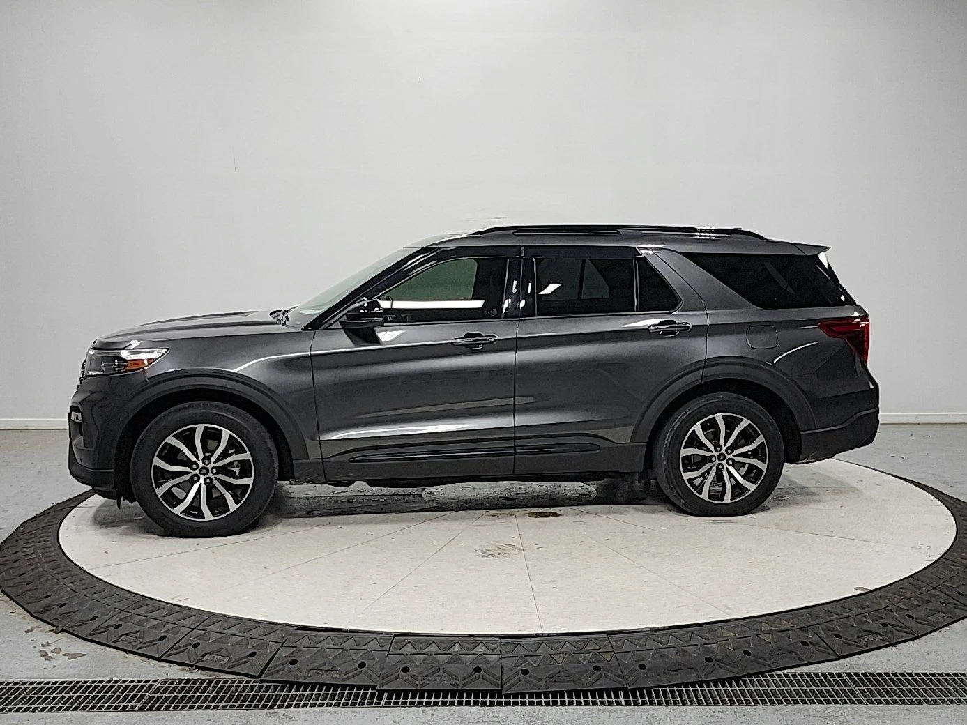 Used 2020 Gray Ford ST image 4