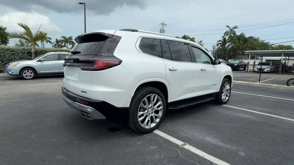 Used 2025 White Frost Tricoat GMC Denali image 8