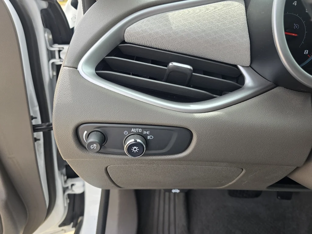 Used 2022 Summit White Chevrolet LT image 17
