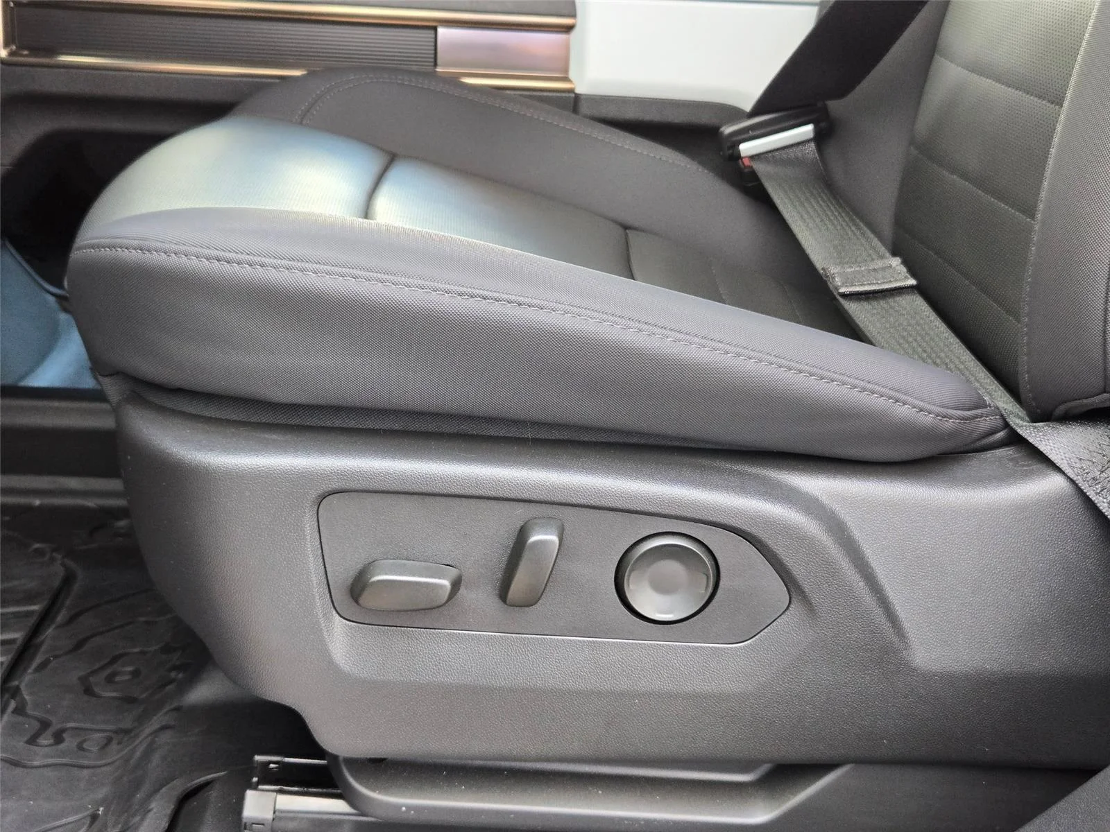 Used 2025 Graphite Blue Metallic GMC 3X image 28