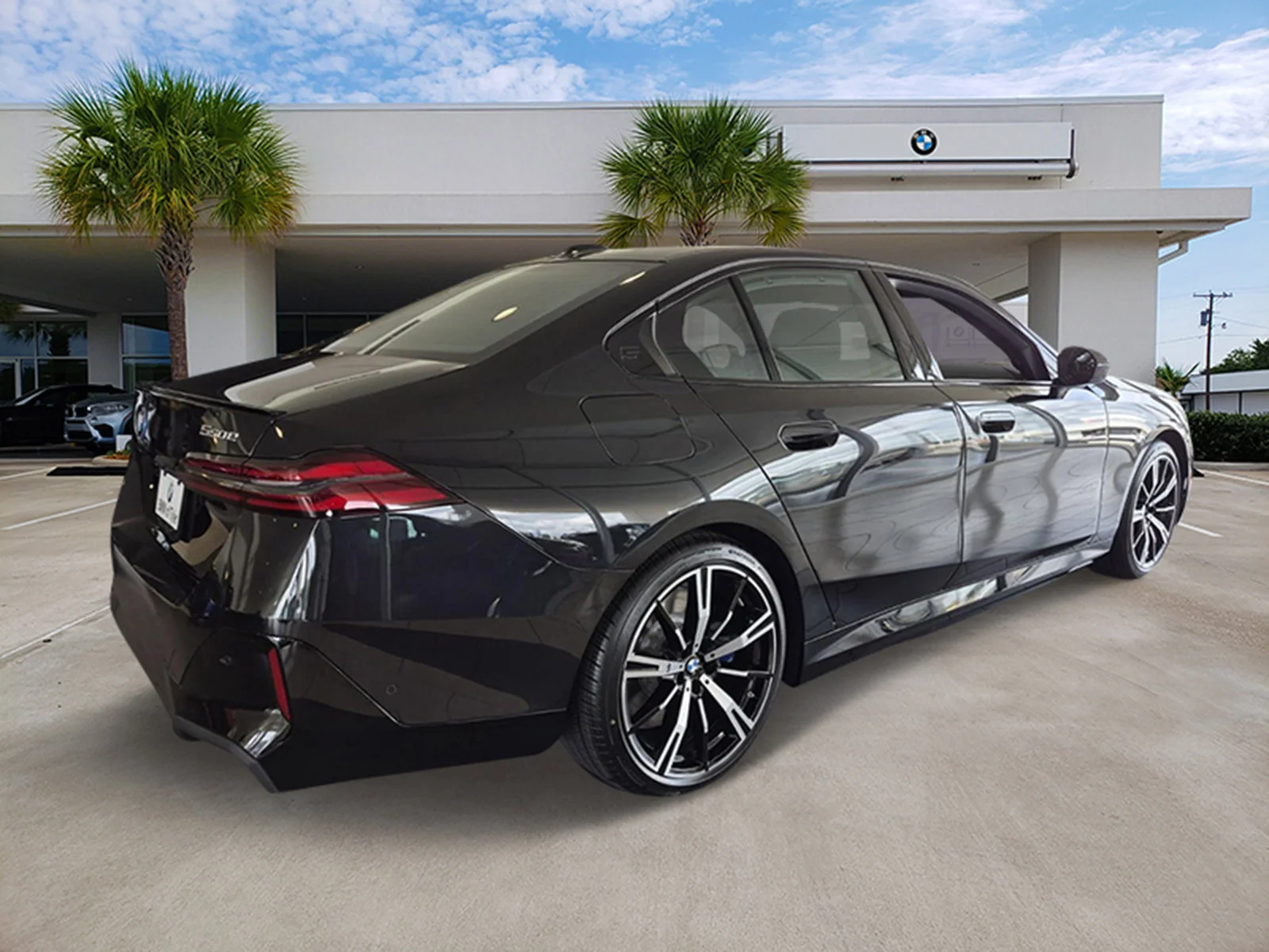 New 2027 Black Sapphire Metallic BMW 550e xDrive image 4