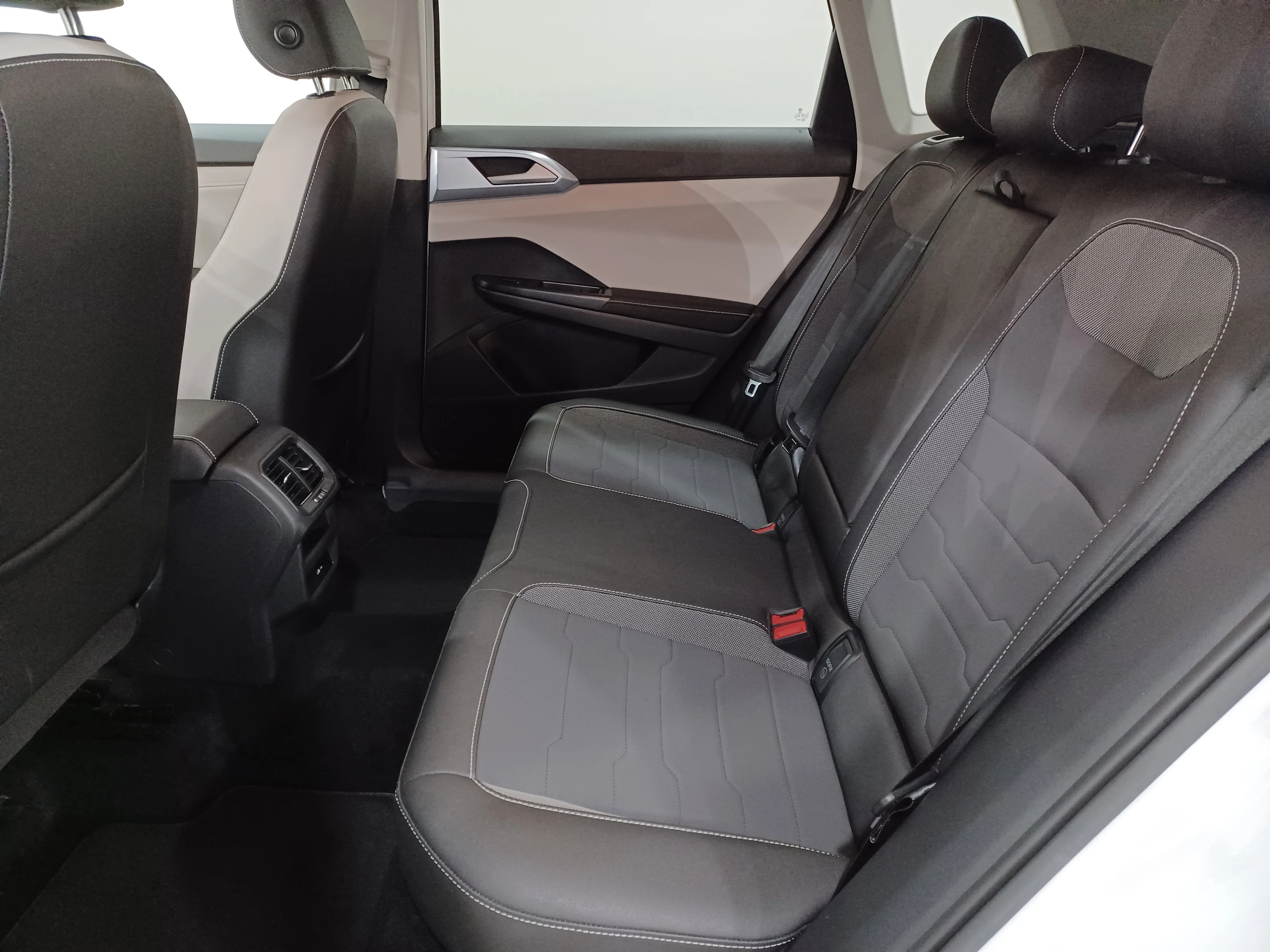 Certified Used 2025 Pure White Volkswagen Comfortline 4Motion*Adaptive Cruise | Remote Start | Htd Seats | Htd Wheel | Blind Spot Detection image 11