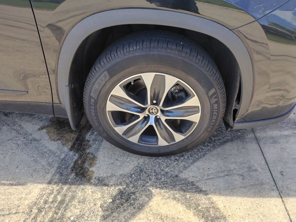 Used 2023 Black Toyota XLE image 18