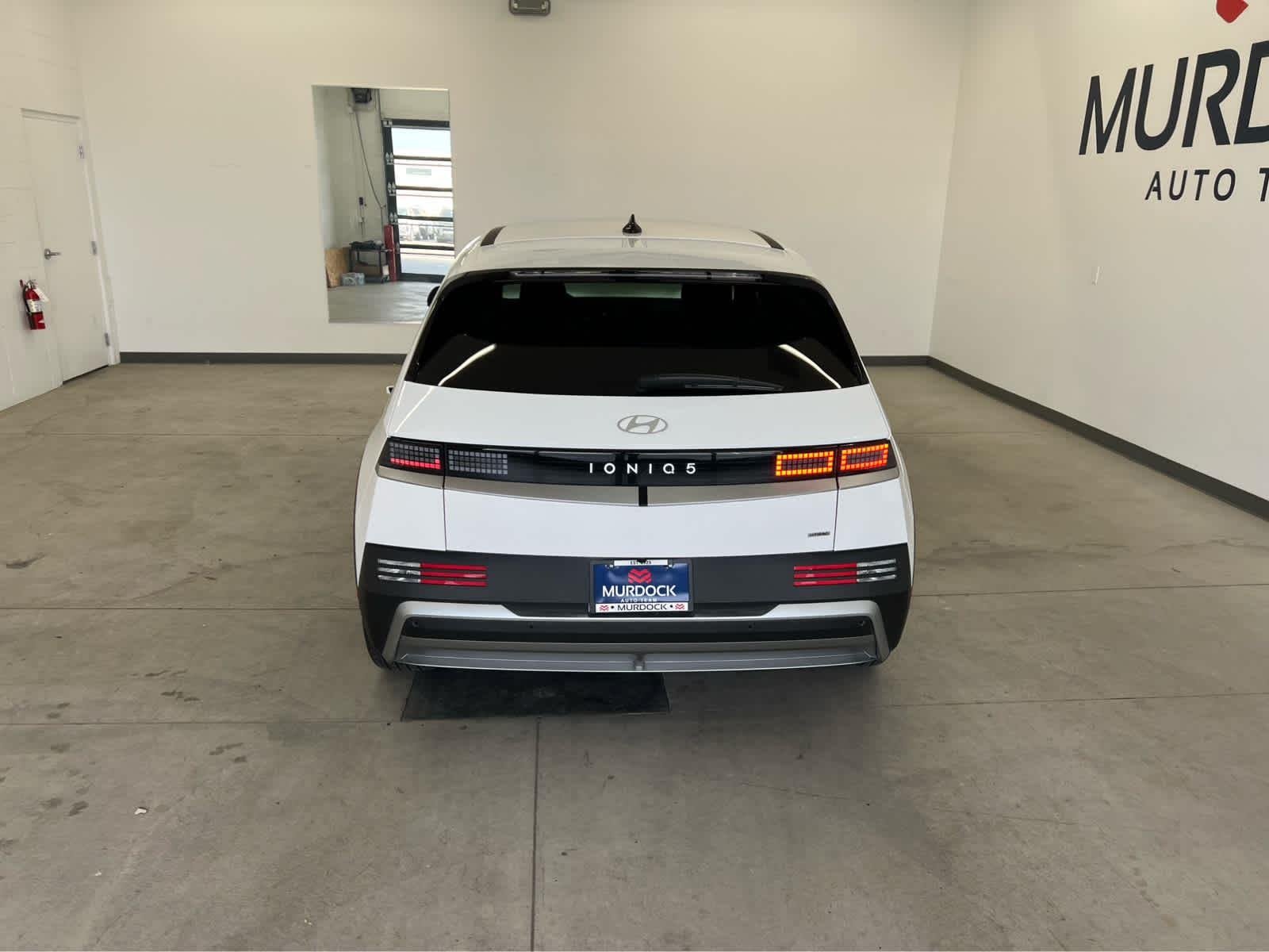 Used 2025 Atlas White Hyundai SE image 3