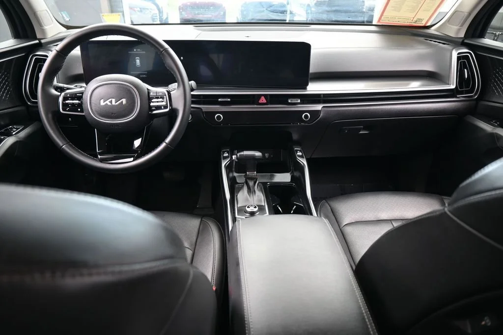 Used 2025 Silver Kia S image 40