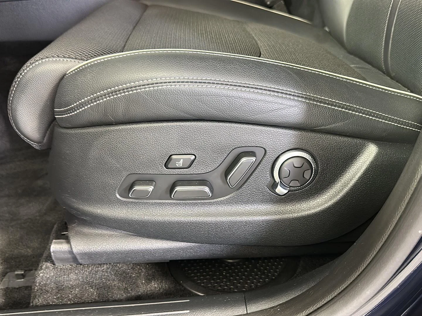 Used 2025 Capri Blue Genesis 3.5T Sport image 9