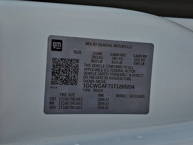 New 2026 Summit White Chevrolet WT image 10