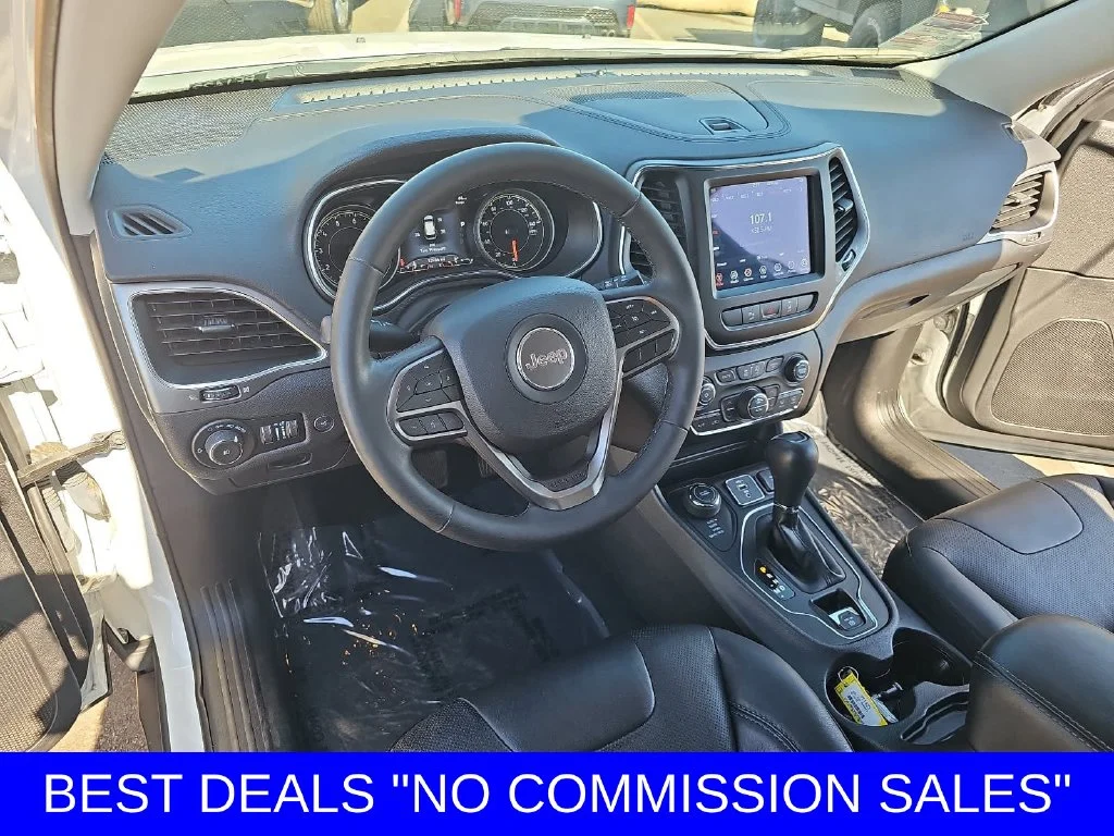 Used 2021 Bright White Clearcoat Jeep Latitude Lux image 16