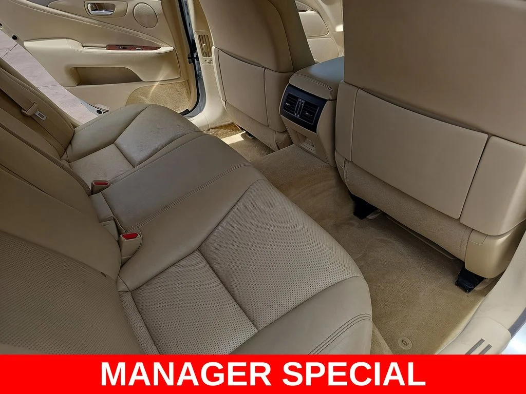 Used 2016 White Lexus 460 image 11