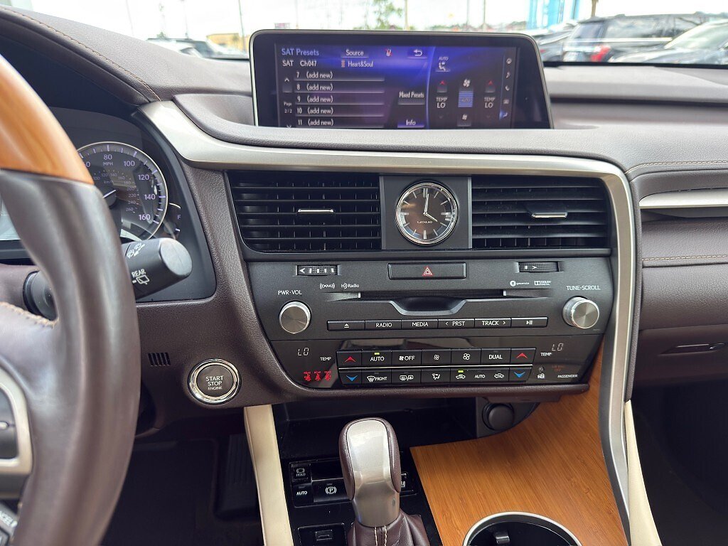 Used 2019 Satin Cashmere Metallic Lexus Base image 13