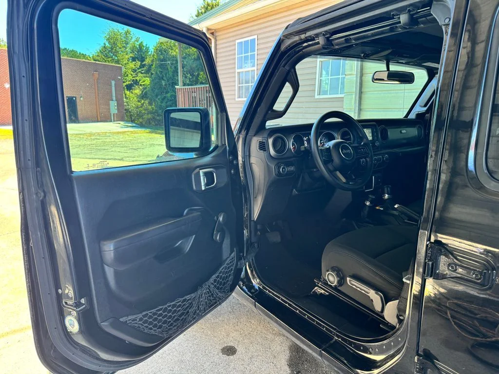 Used 2018 Black Jeep Unlimited Sport image 19