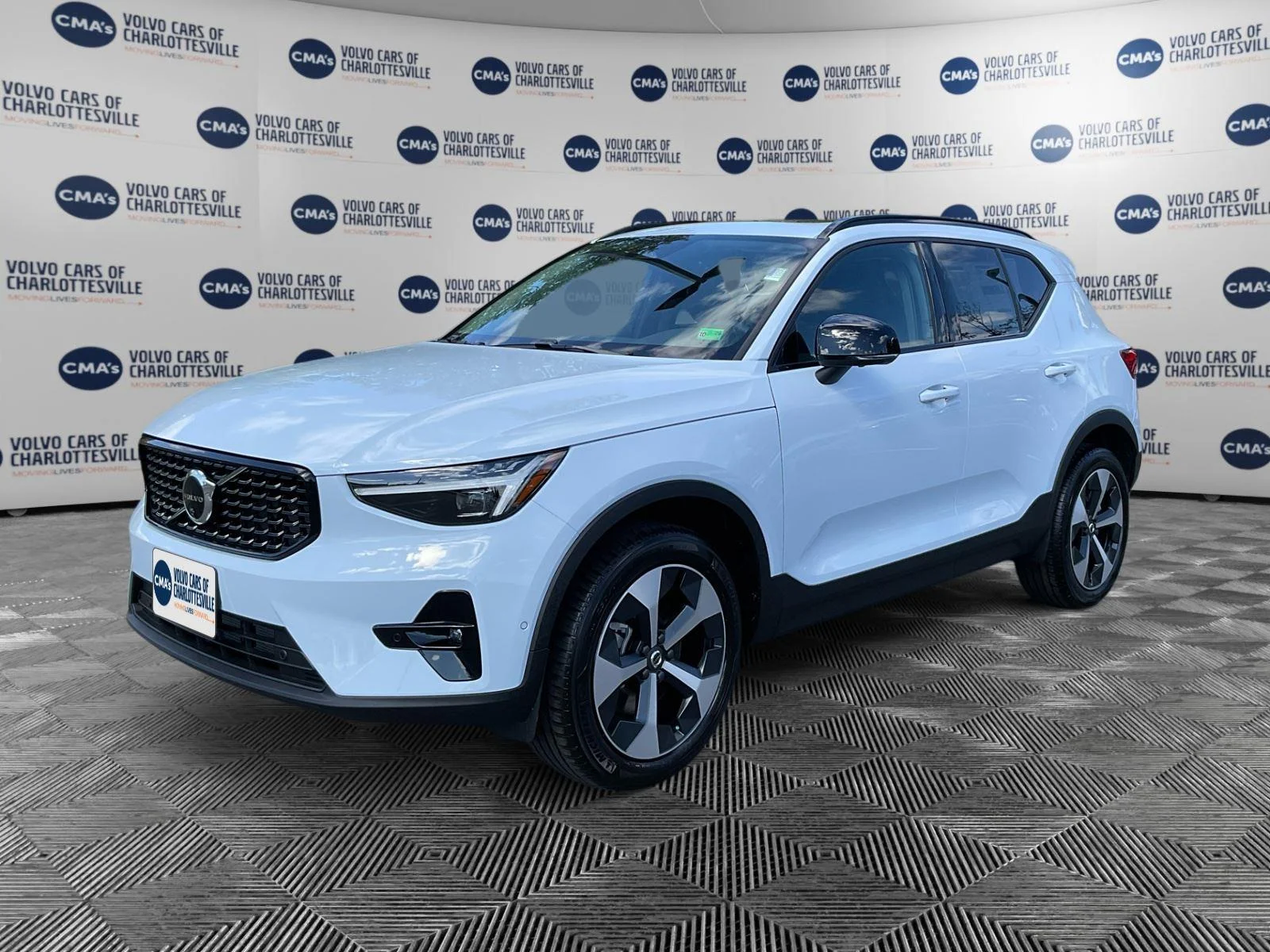 2026 Volvo XC40 B5 Plus Dark AWD's photo