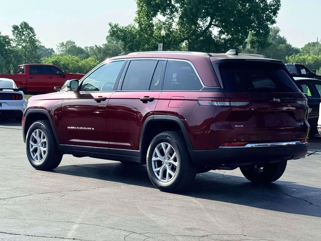Used 2022 Red Jeep Limited image 7