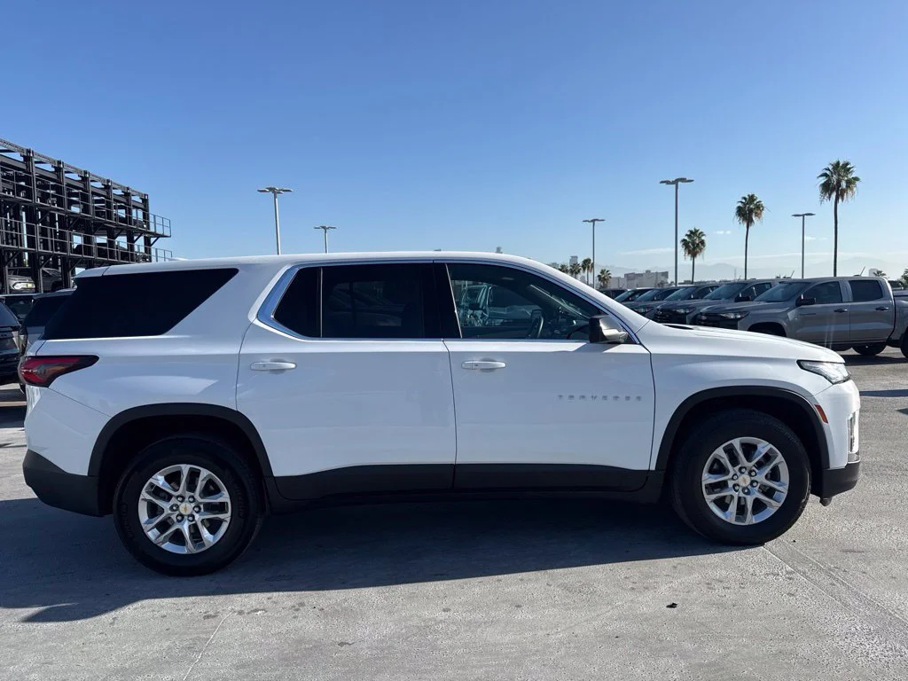 Used 2022 SUMMIT WHITE Chevrolet LS image 4