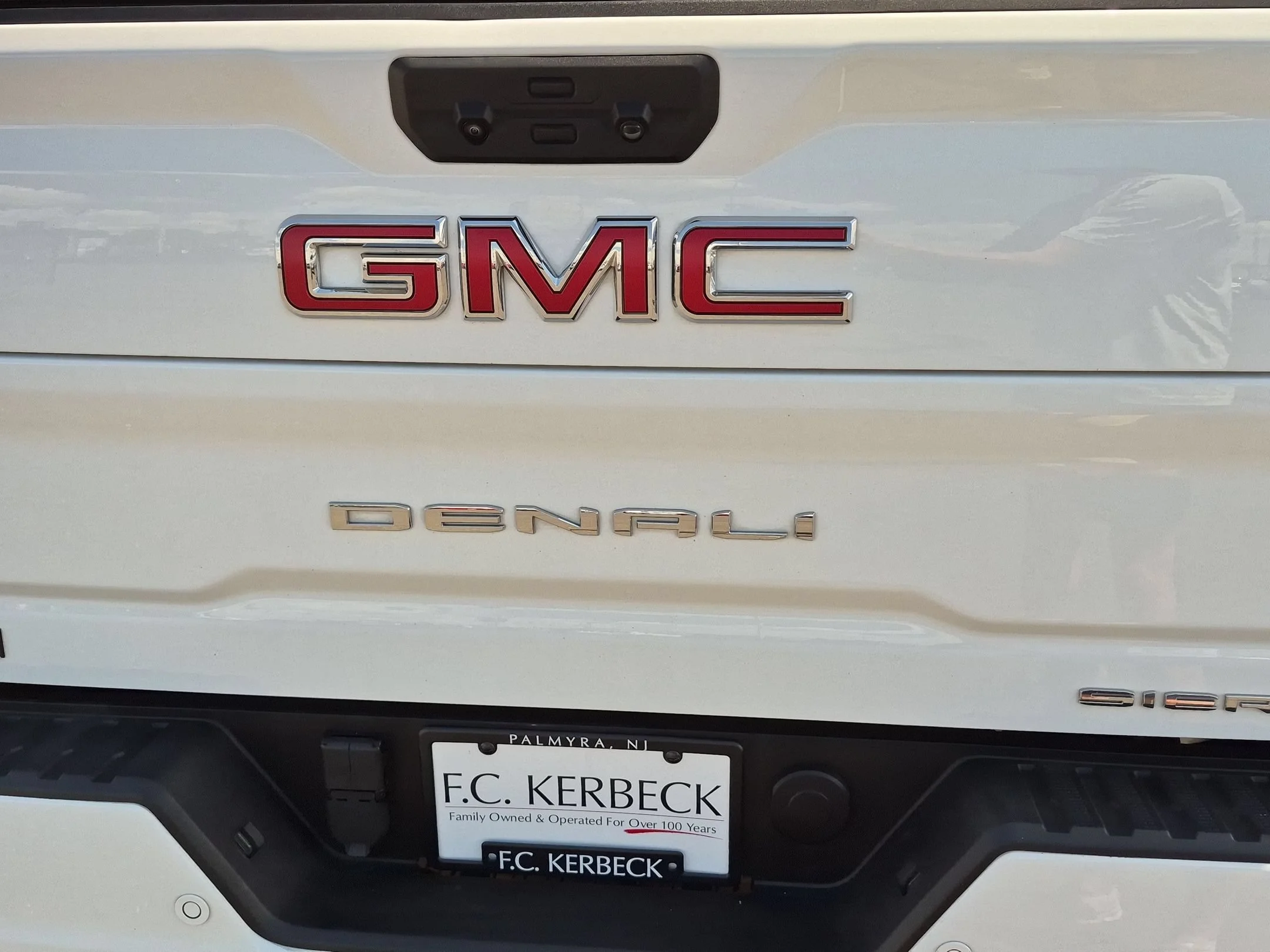 Used 2024 Summit White GMC Denali image 31