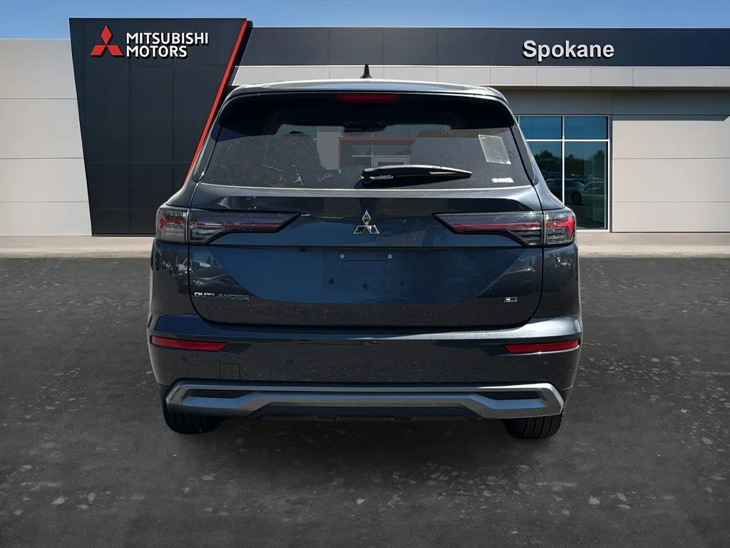 Used 2025 Gray Mitsubishi SE image 6